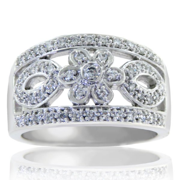 .405ct tw 10K Wide Flower Diamond Ring - Click Image to Close